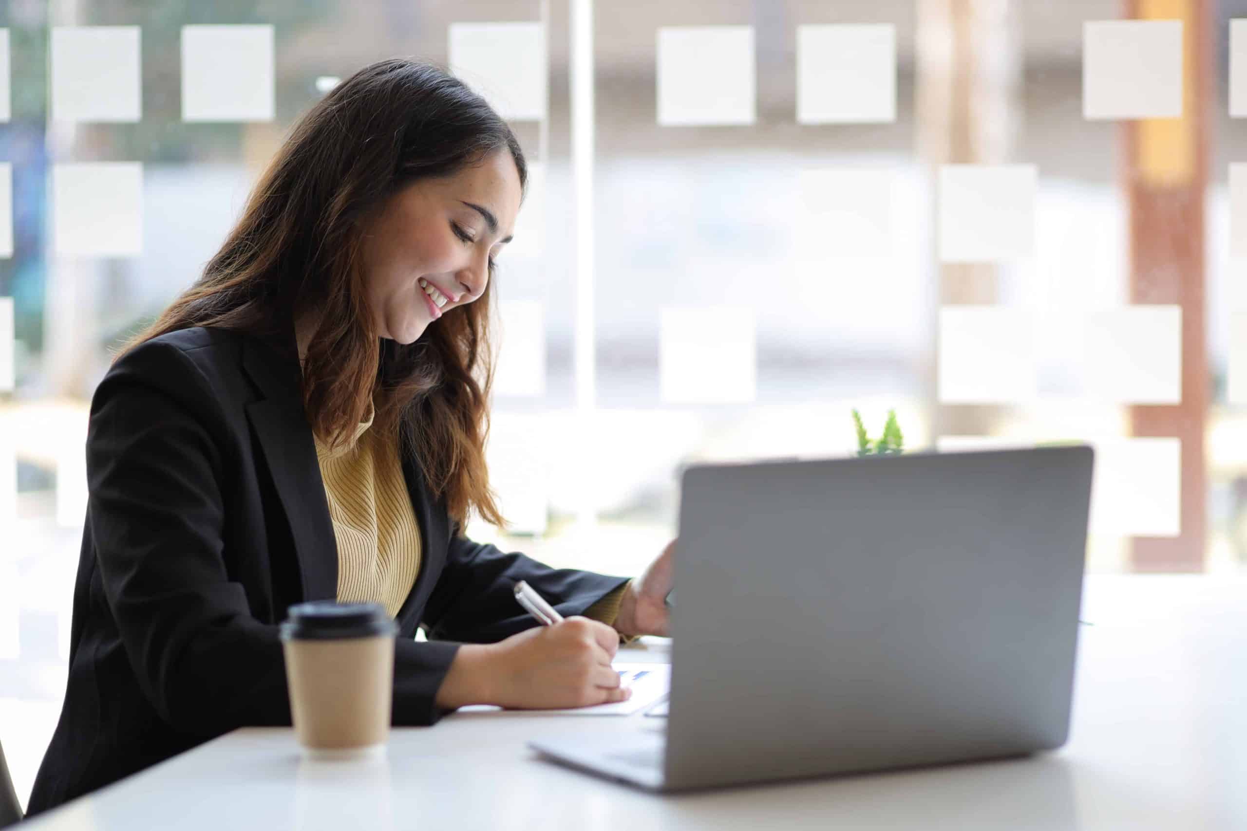 Diagram yang menggambarkan konsep Current Service Cost sebagai alat pengendalian biaya, menyoroti optimasi produksi dan pengelolaan biaya untuk perusahaan.